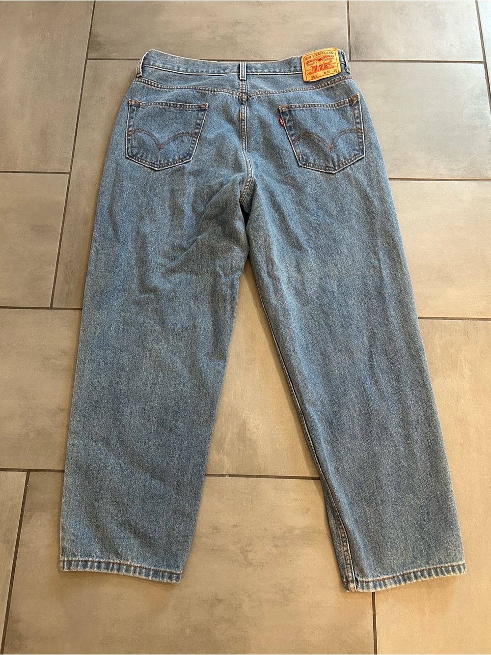 Levi’s 560 Comfort Fit Jeans — Light Wash Blue - Picture 3 of 5